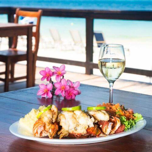 Roatan Bar and Grill - Beachers Bar & Grill